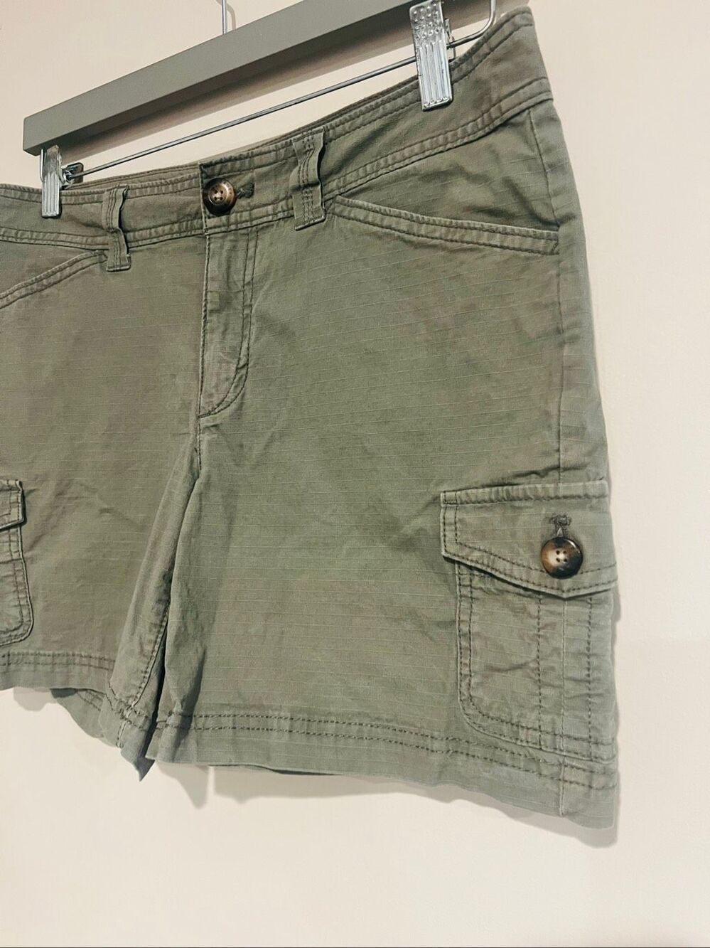 Eddie Bauer Green CArgo Khaki shorts sz 6 - Picture 3 of 11